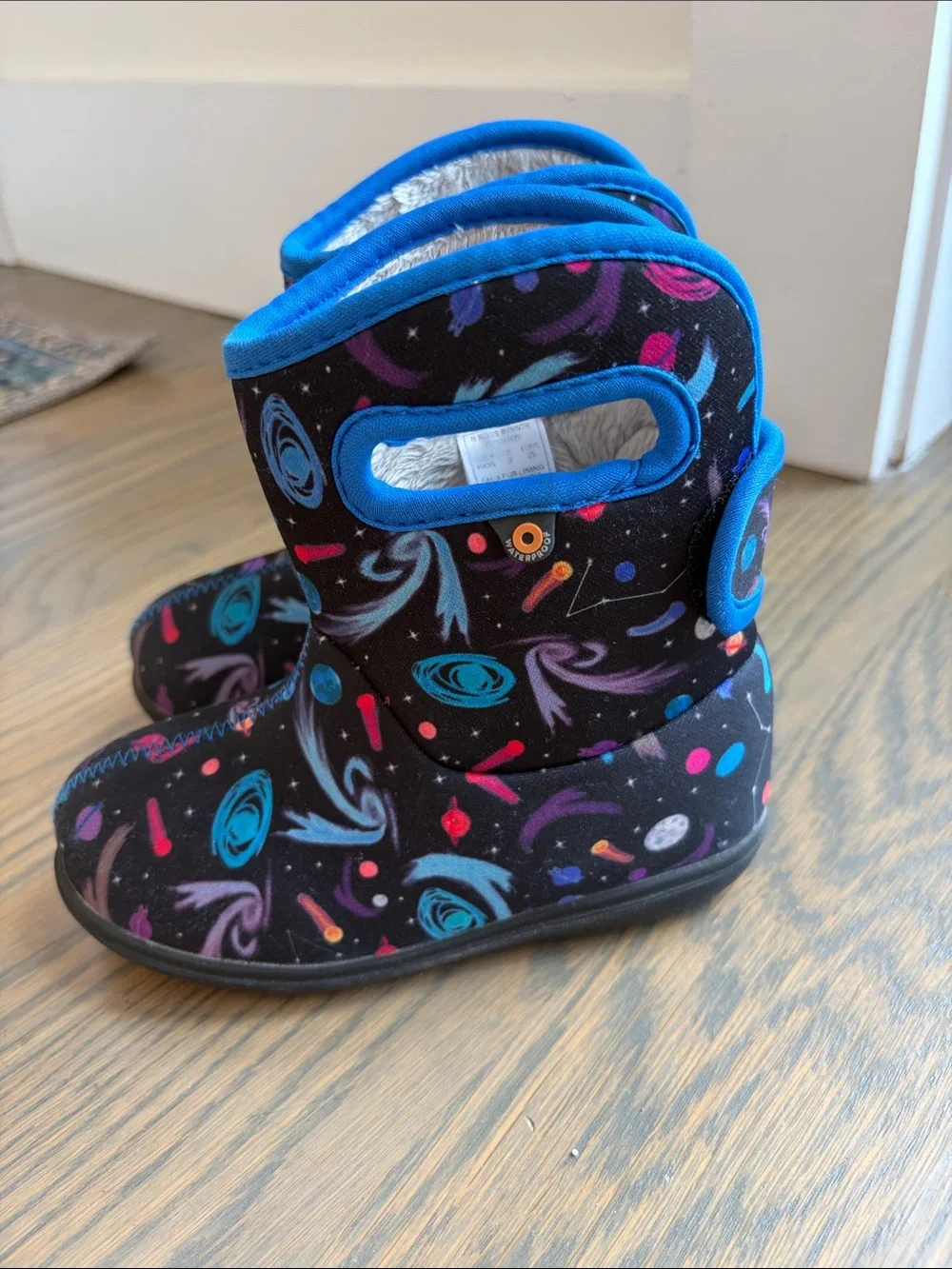 BOGS Space Pattern Winter Boots in Black and Blue